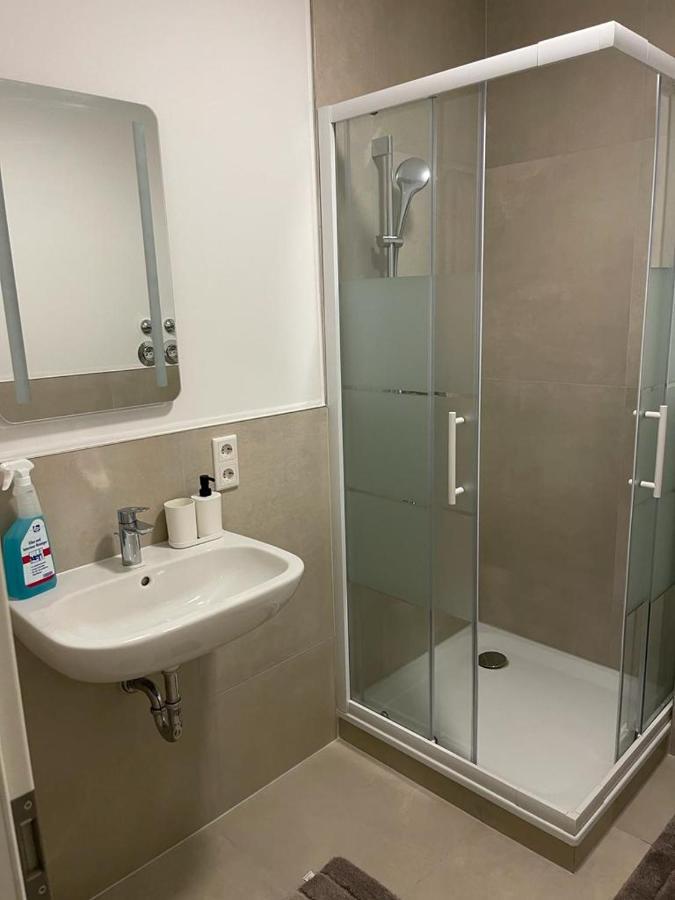 أوسنابروك Monteurzimmer Mit Zwei Einzelnen Betten In Einer 3Zi Wohnung Mit Kuche Und Bad المظهر الخارجي الصورة