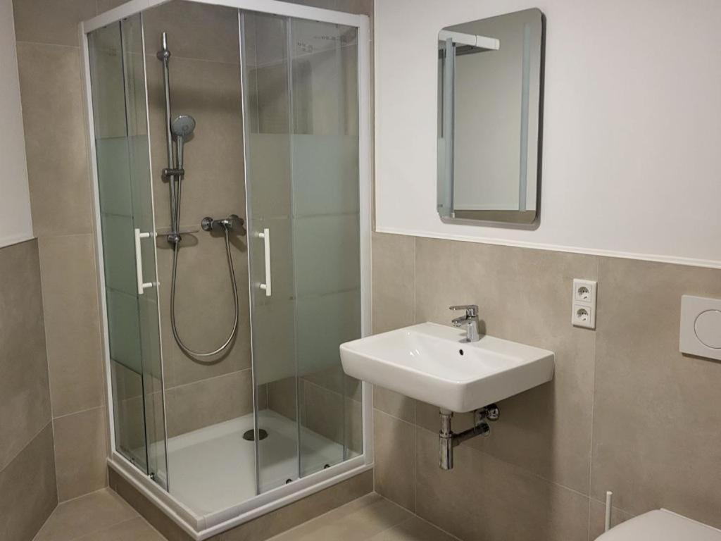 أوسنابروك Monteurzimmer Mit Zwei Einzelnen Betten In Einer 3Zi Wohnung Mit Kuche Und Bad المظهر الخارجي الصورة