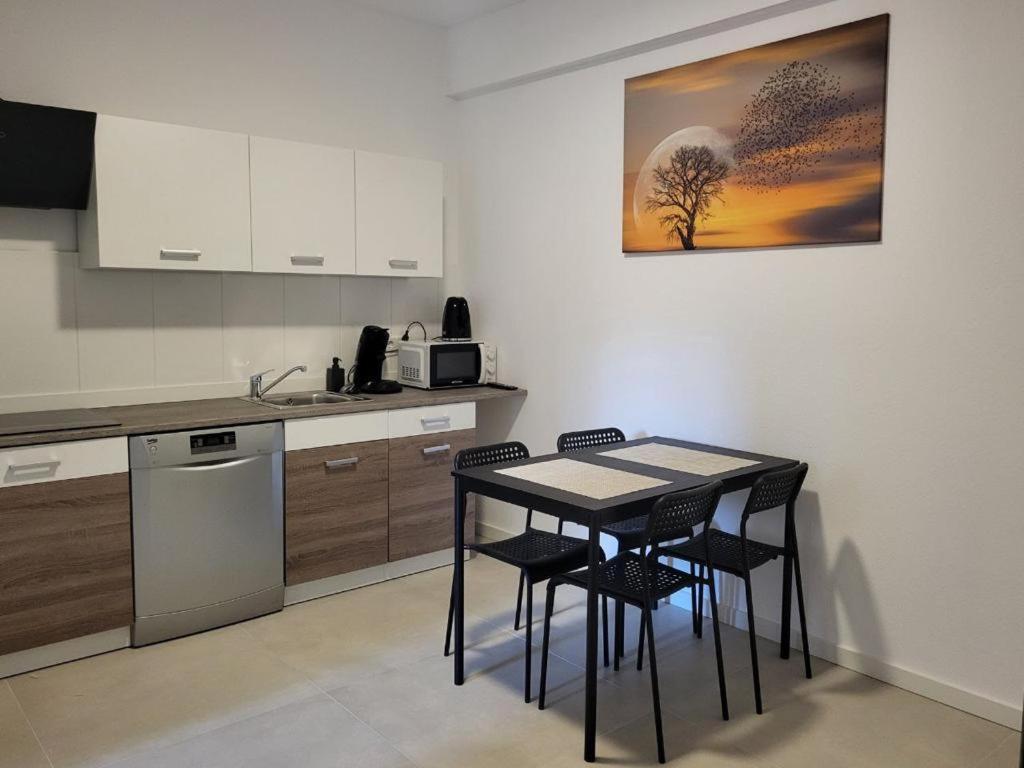 أوسنابروك Monteurzimmer Mit Zwei Einzelnen Betten In Einer 3Zi Wohnung Mit Kuche Und Bad المظهر الخارجي الصورة